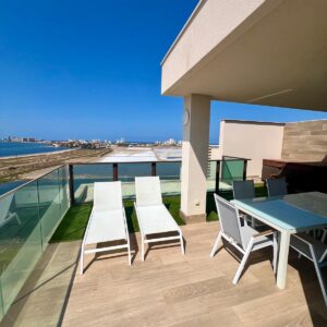 Exclusiva vivienda con jacuzzi y placas solares en Urbanización Los Flamencos